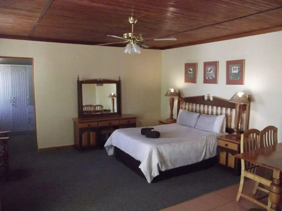 spacious-suite-king-room-bethlehem-petronella-guest-house